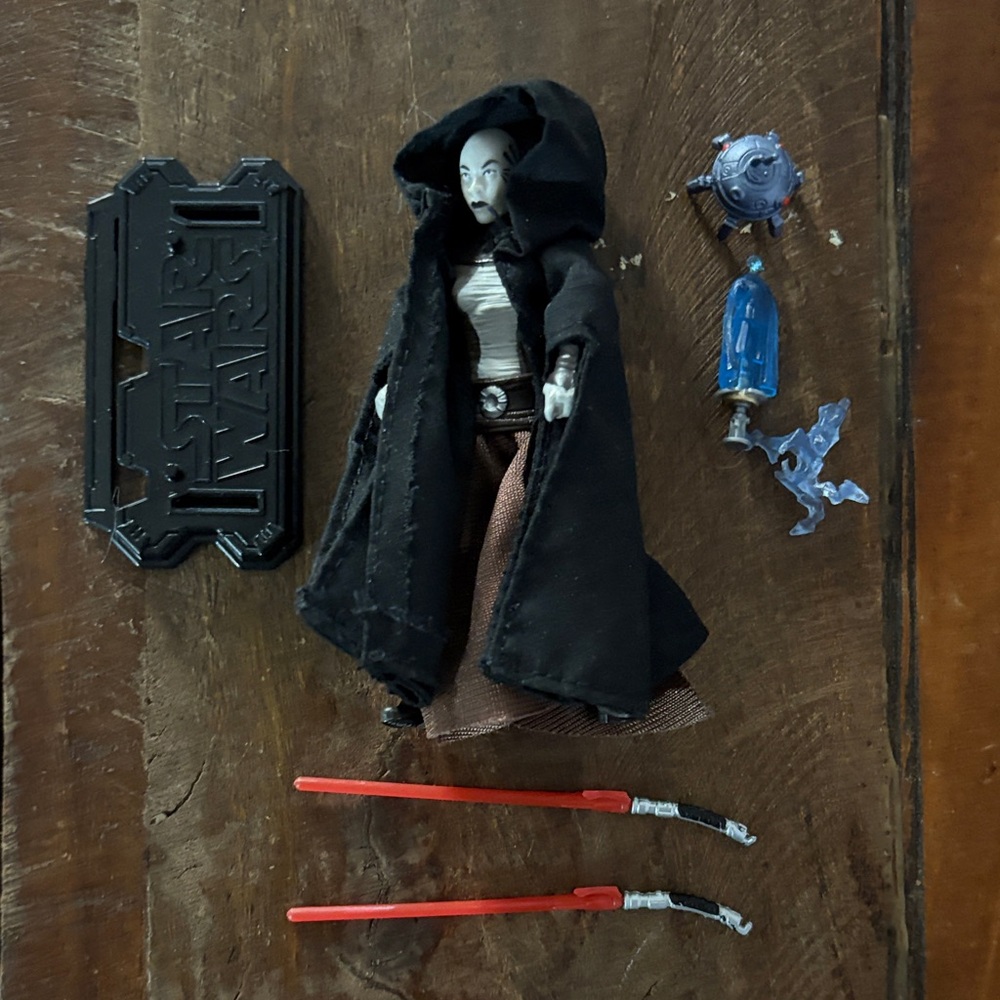 Star Wars Figure Asajj Ventress with Dual Red Lightsabers, stand, Doku hologram